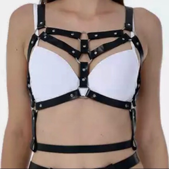 PU Vegan leather bodice/harness. One size Great for “cosplay” or spice-up outfit - Picture 4 of 5